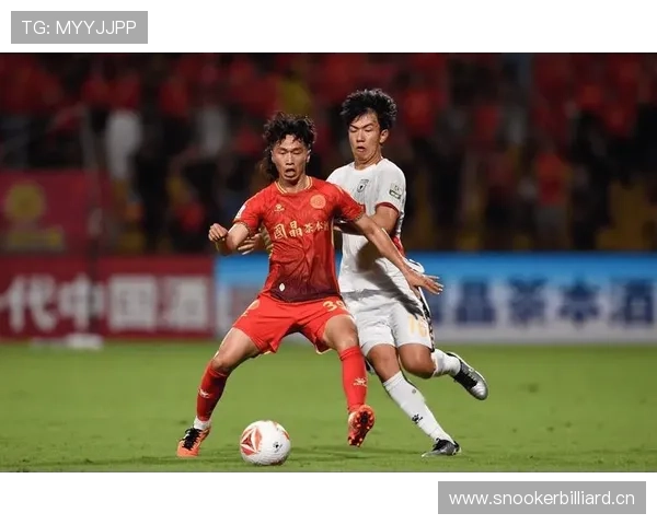 联赛腾飞与国足突破并行中国足球书写全新历史篇章展开时代画卷