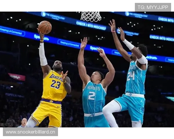 湖人对决黄蜂焦点之战 詹姆斯率队冲击连胜夜全联盟目光聚焦赛场